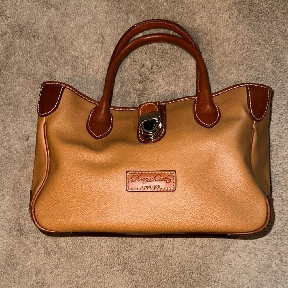 **RARE** EUC VINTAGE Dooney and Bourke NO CALL OUTS